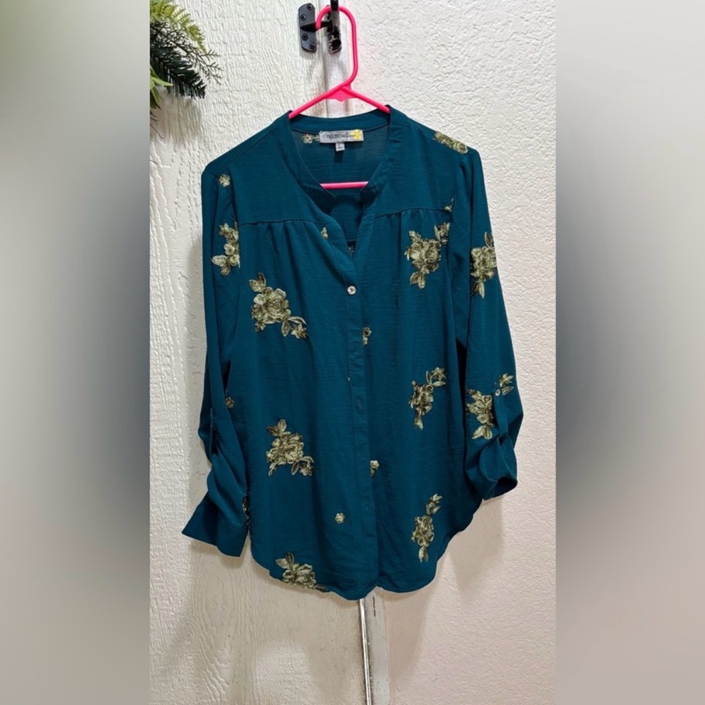 Figueroa & Flower Woman’s L Floral Teal Button-Up Long Sleeve Blouse